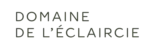 Text in black "Domaine de l'Éclaircie" on white background